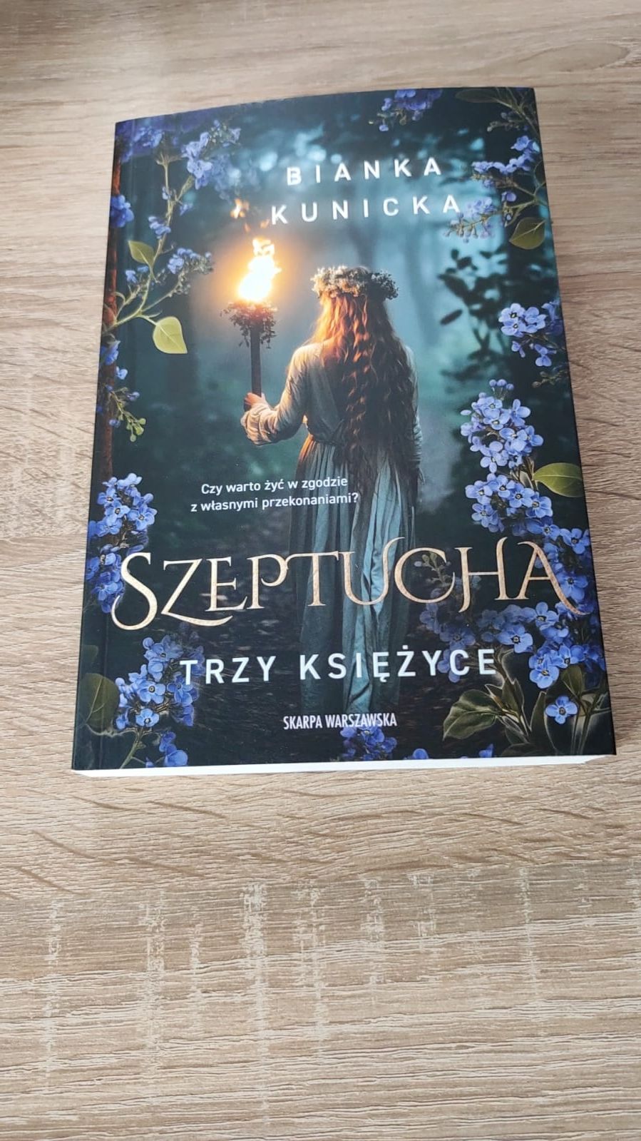 Książka Szeptucha trzy księżyce Bianka Kunicka
