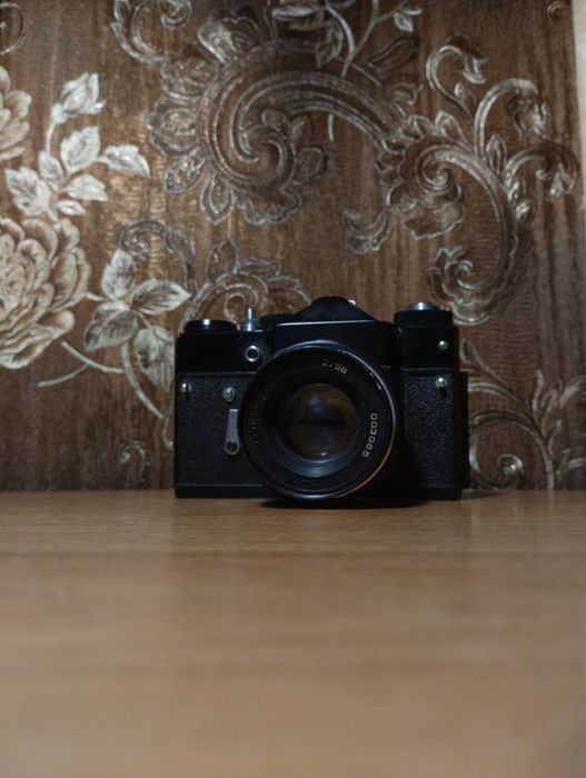 фотоаппарат ZENIT с объективом «Гелиос-44М-4».