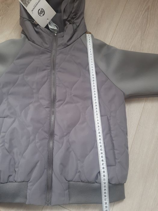 Продам бомбер-куртку жіночу.