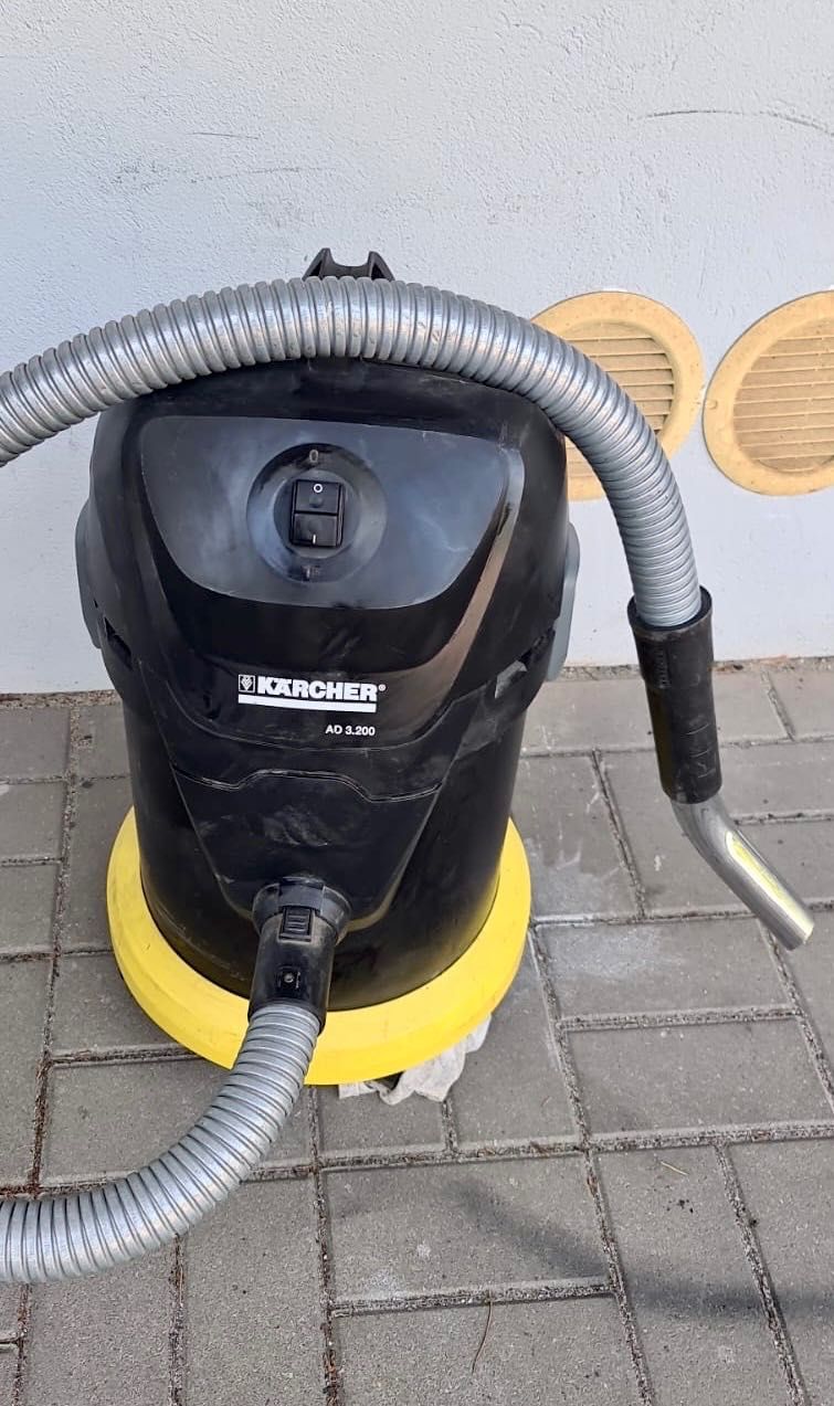 Odkurzacz kominkowy przemysłowy KARCHER AD3.200 o mocy 1200W, poj. 17l