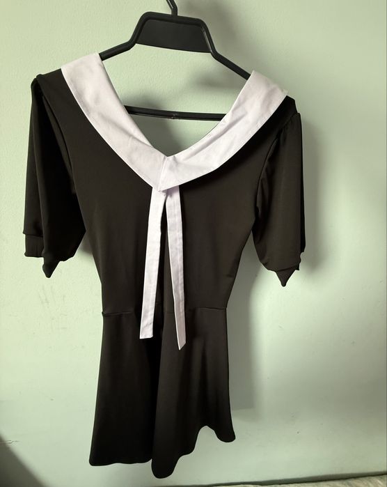 Nowa czarna sukienka z białym kołnierzykiem M