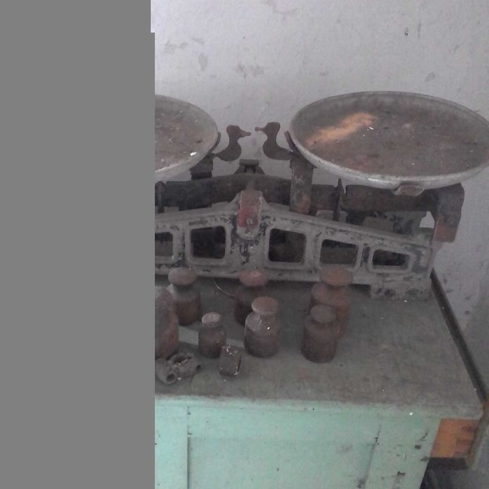 весы с гирьками -СССР,б\у в рабочем состоянии.