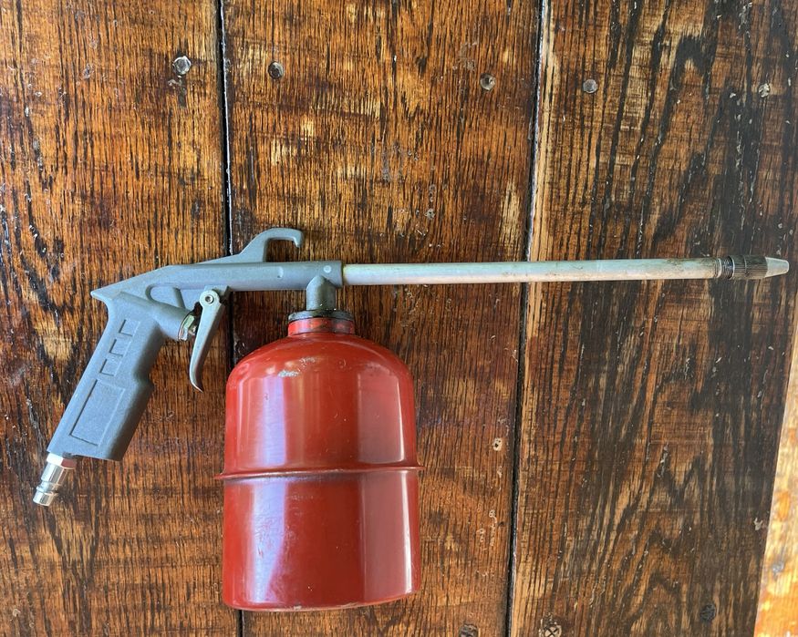 Пневмопистолет для распыления жидкостей \для промывки, нефтевания и тд