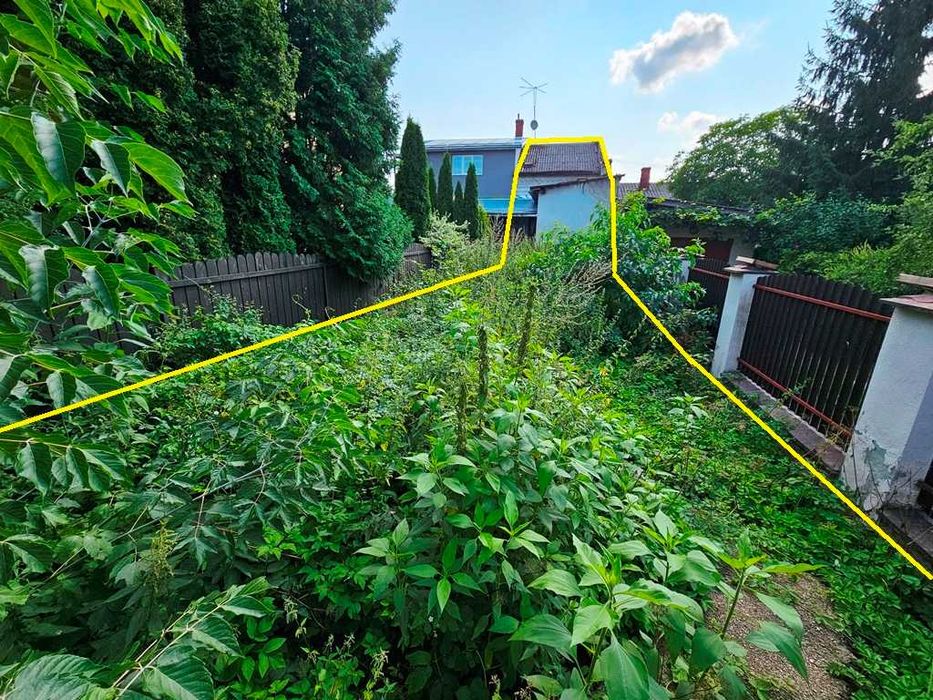 Двокімнатна квартира особнякового типу з окремим подвір'ям...