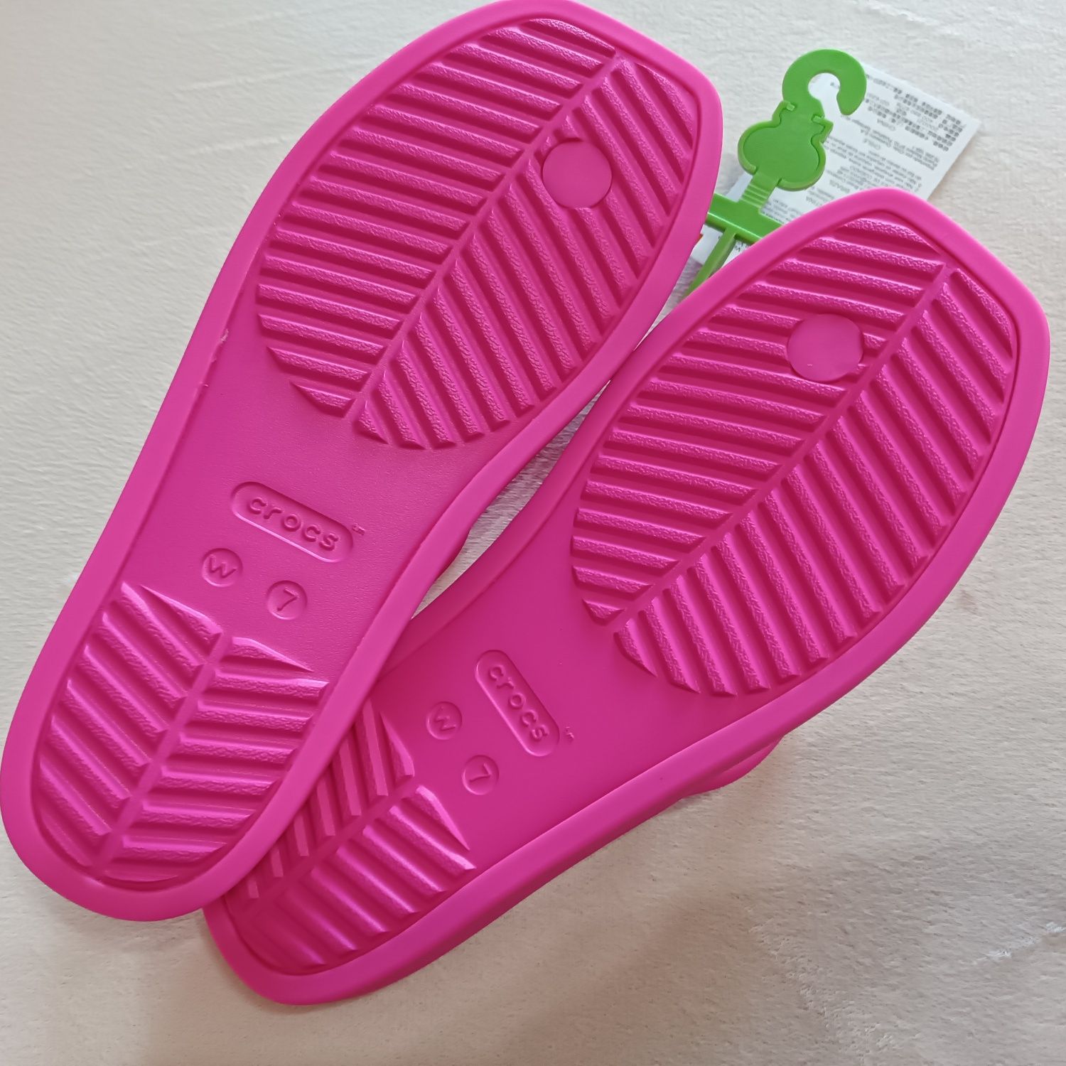 Crocs Miami Toe Loop шлепанцы женские крокс розовые через палец.
