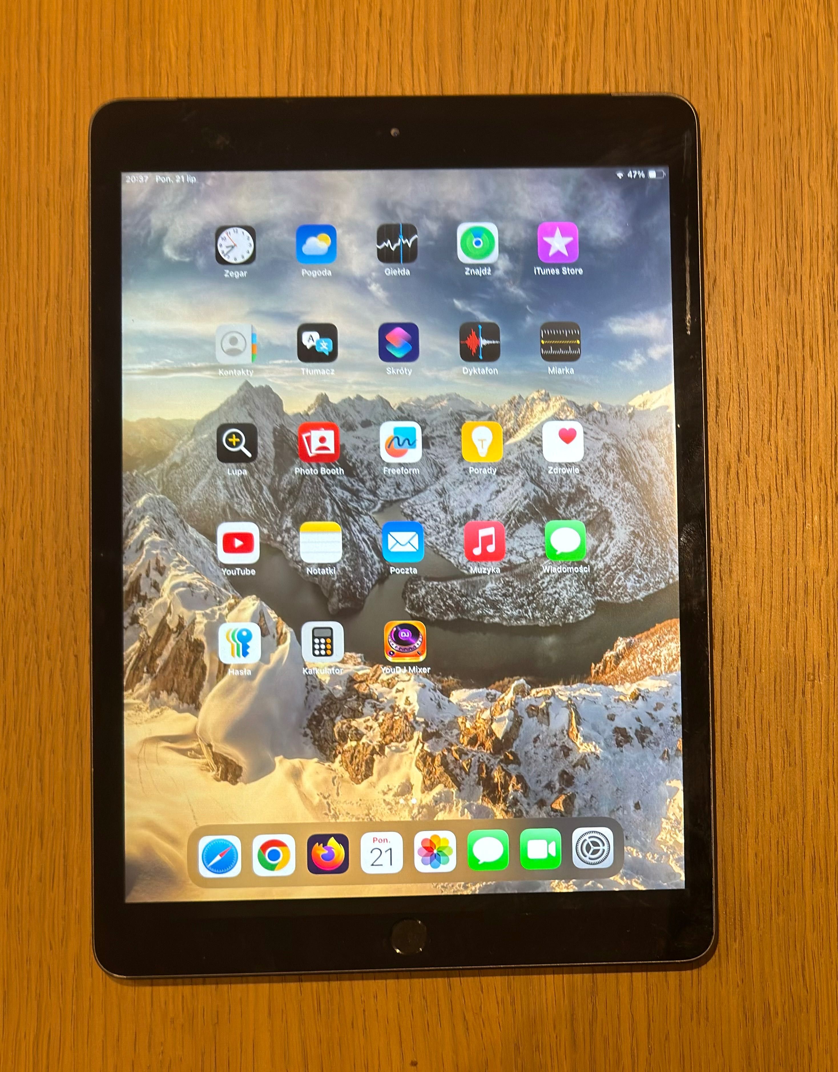Tablet Apple iPad 8 A2429 32GB 8gen, klawiatura, sim