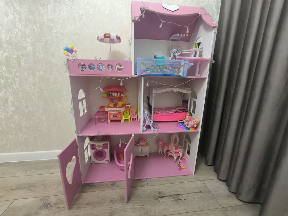 Продається великий ляльковий будиночок у чудовому стані