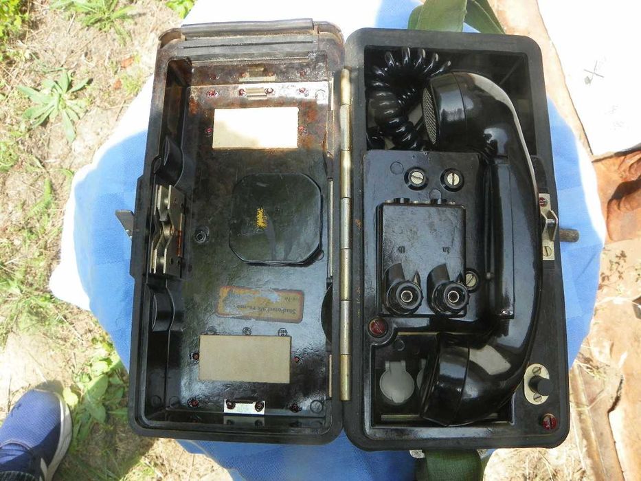 Niemiecki wojskowy telefon polowy