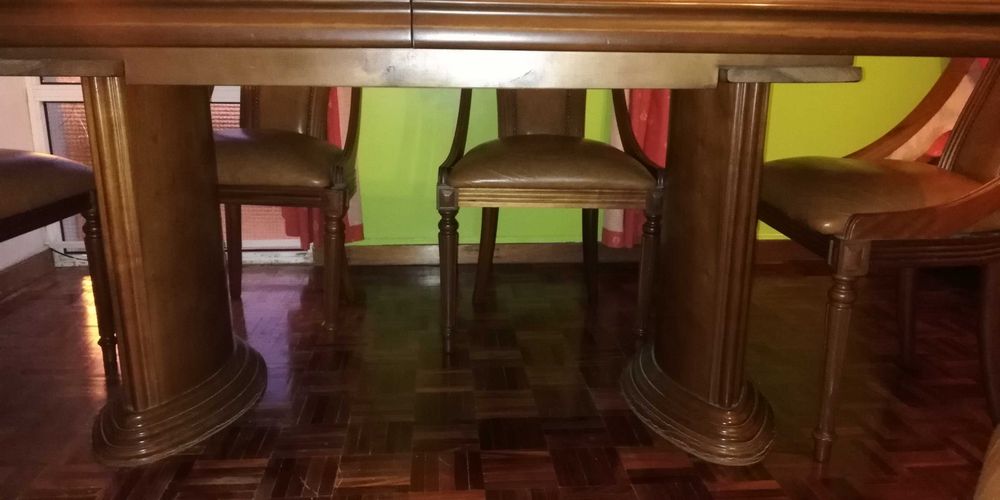 Mesa de jantar e 6 cadeiras( mogno)