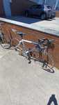3 Bicicletas,uma delas de corrida