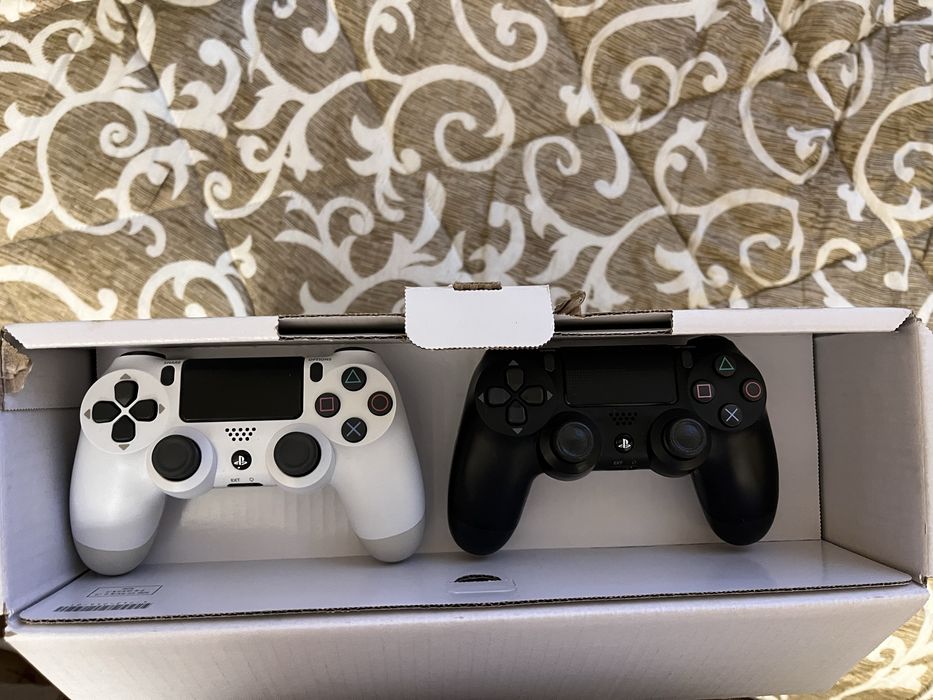 СРОЧНО PlayStation 4 pro 1TB + Ps камера и доп гемпад!