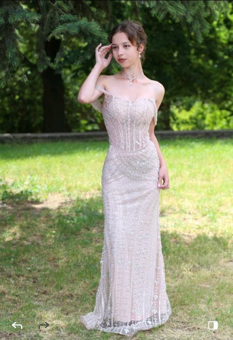 Розкішна бежево-перлинна випускна сукня