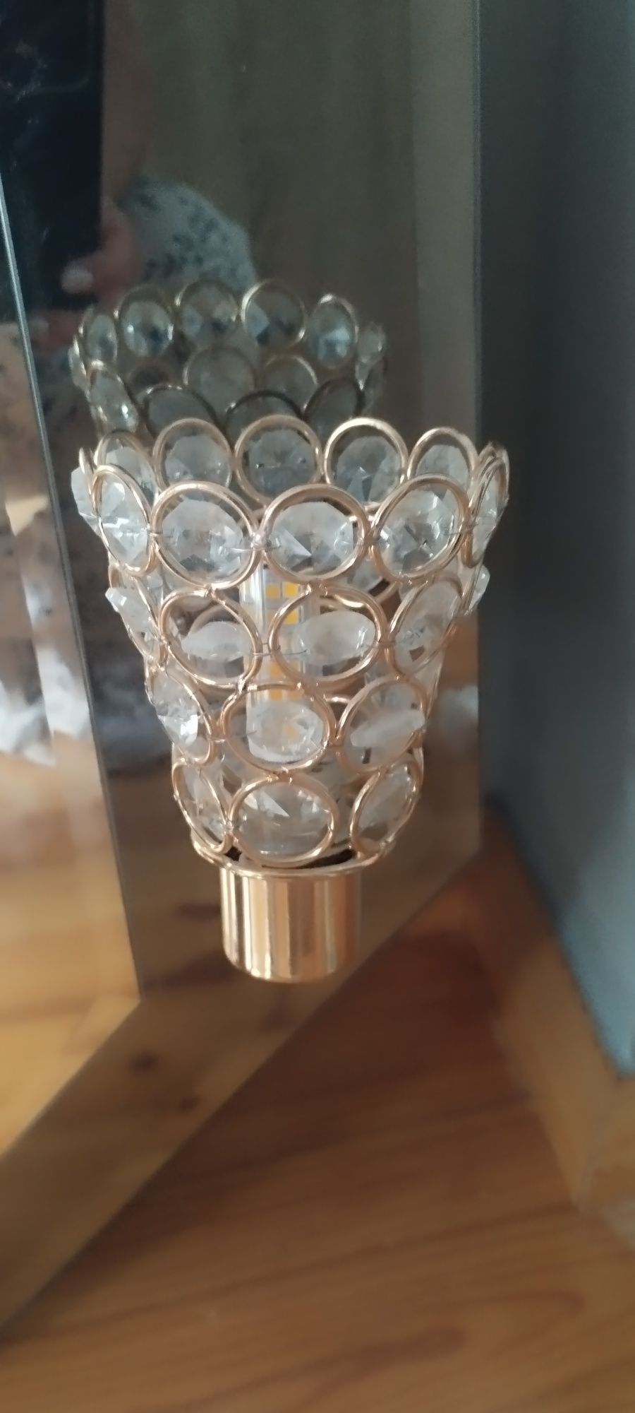 Lustro z oświetleniem, kinkietami