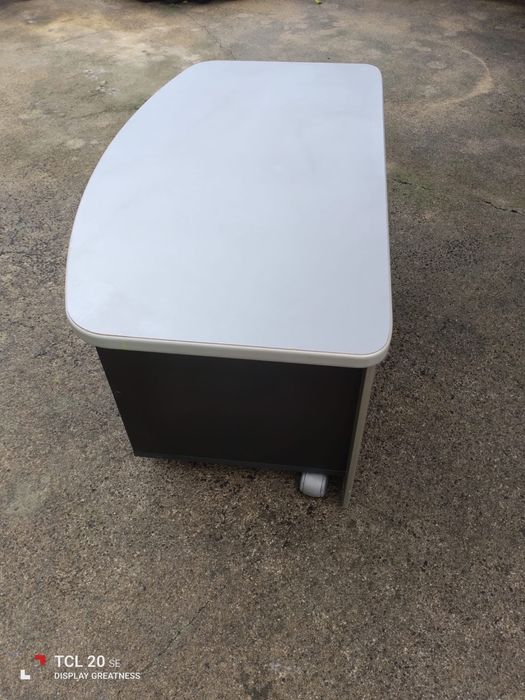 Mesinha de apoio com rodinhas