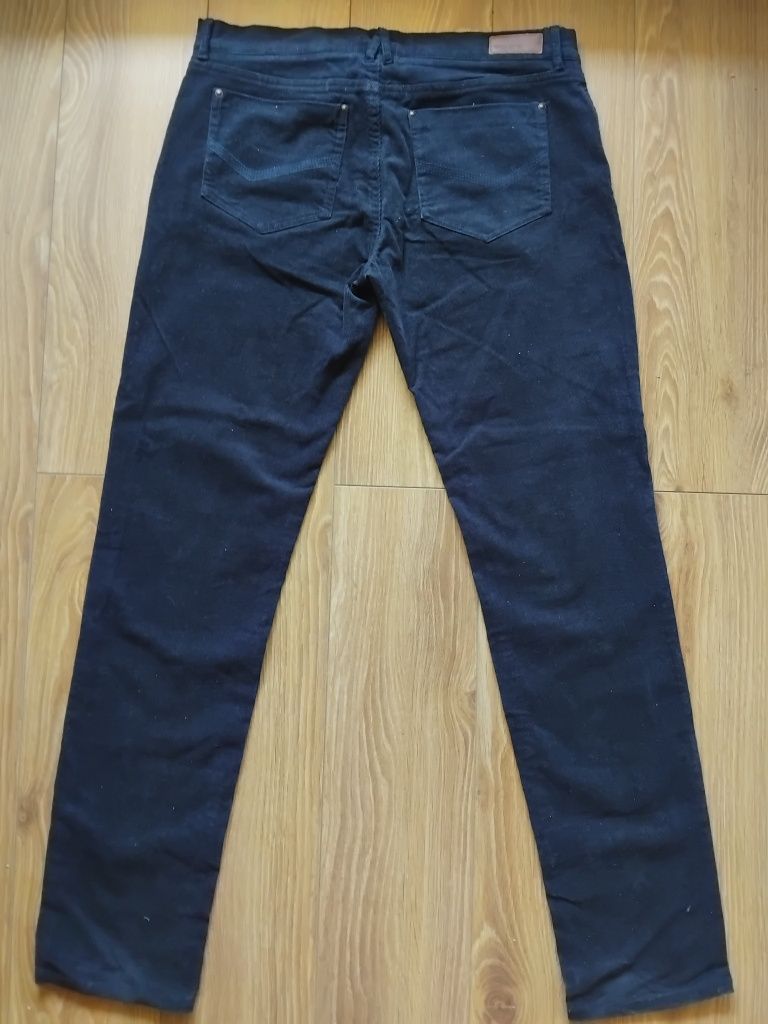 -60% Sztruksy Tatuum 32/32 cienkie spodnie. W pasie
