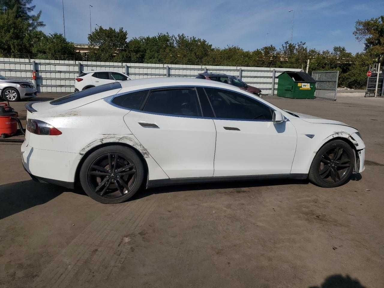 Tesla Model S 2015
