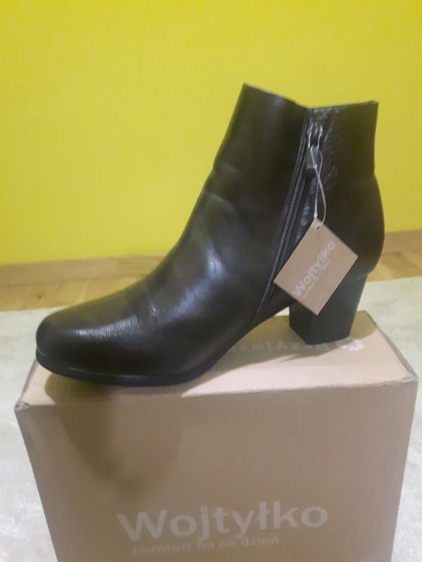 Nowe buty brązowe r.41