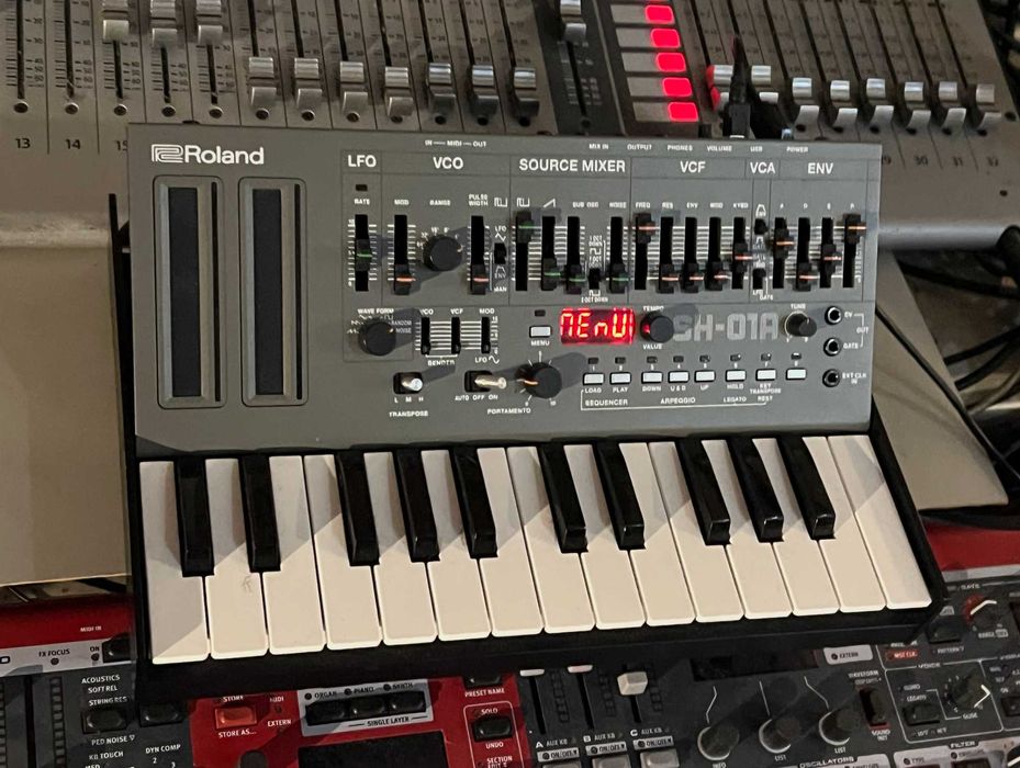 Syntezator Roland Sh-01a z klawiaturą