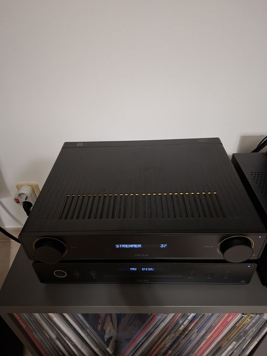 Amplificador Arcam Radia A5 e leitor de CD Arcam Radia CD5 como novos.