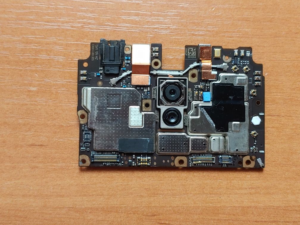 Продам рабочую материнскую плату для смартфона Poco f1(Pocophone)