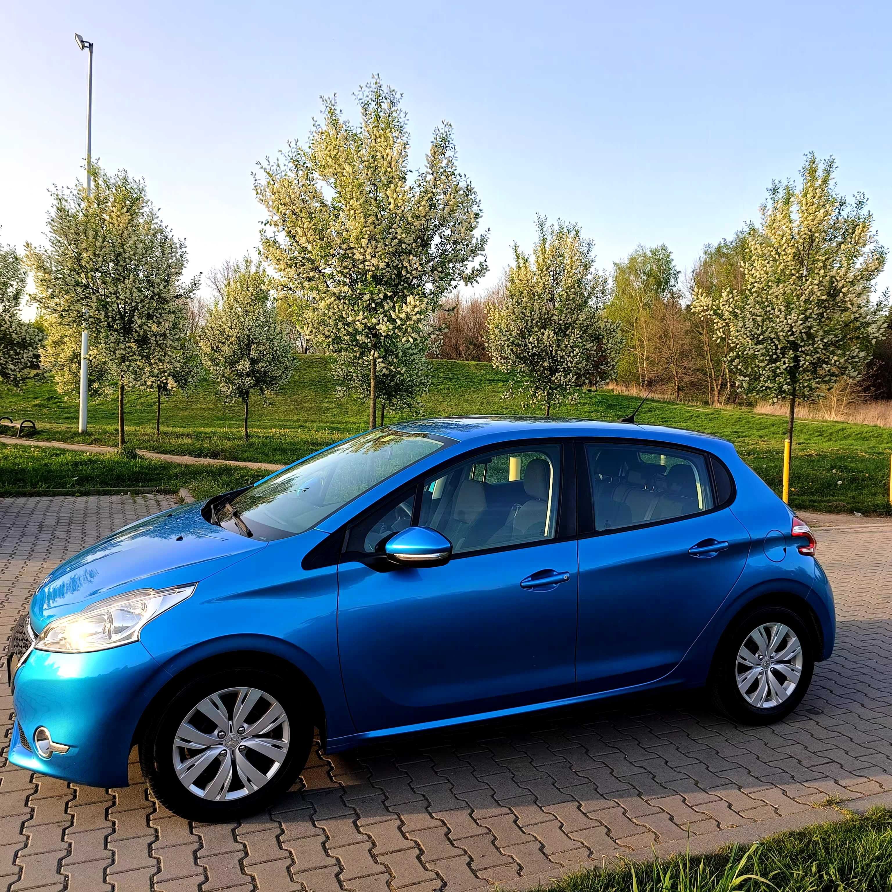 Peugeot 208 benzyna 1,2  Navi, LED