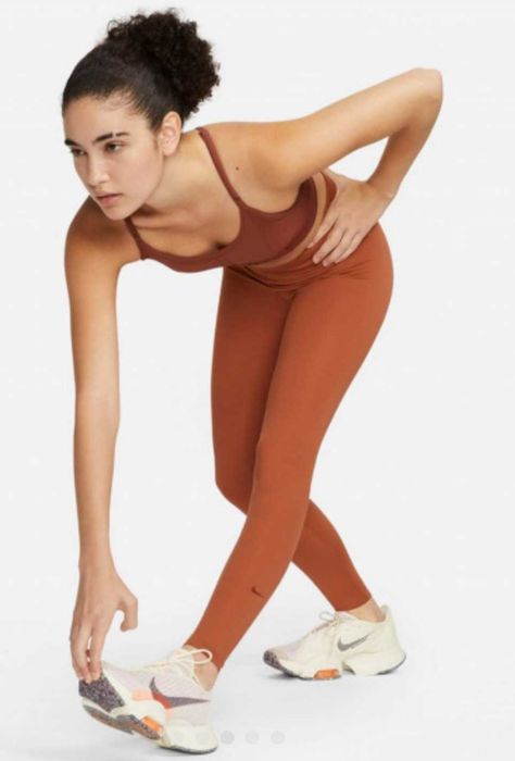 Леггинсы, лосины горчичного оттенка для спорта nike