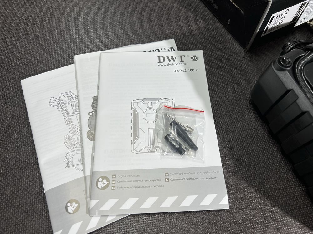 Автомобильный компрессор DWT KAP12-100 D с дисплеем