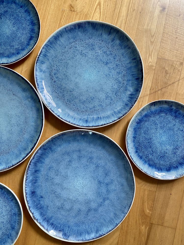 Zestaw nowych talerzy dla 3 osób niebieska ceramika