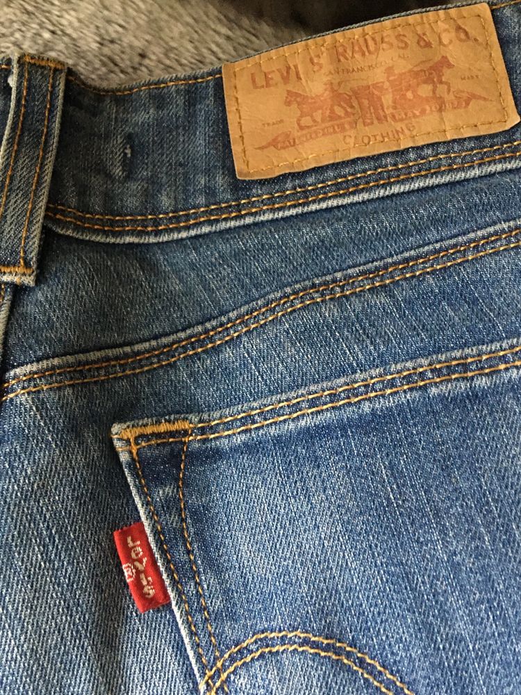 Джинси Levis широкі