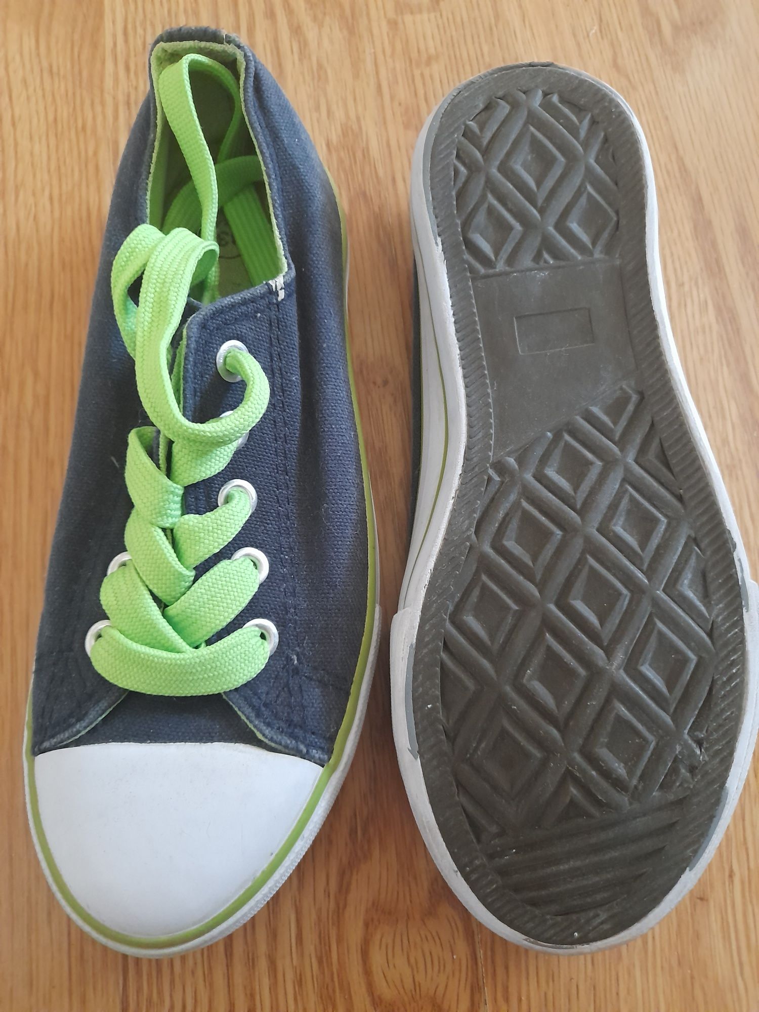 Nowe trampki roz 33