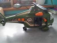 Helikopter zabawka świeci strzela