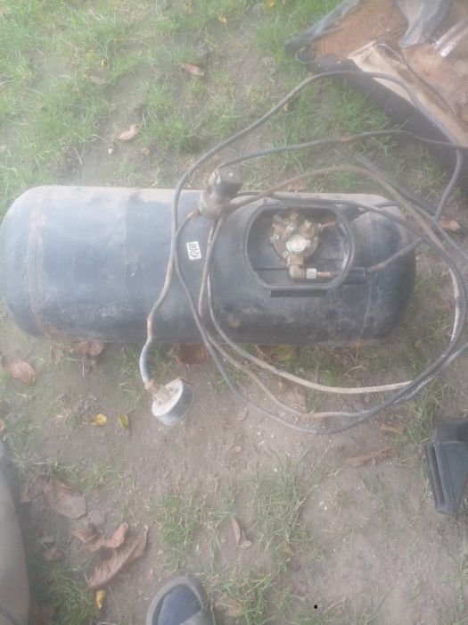 Продам газовий 50 літрів балон і магістраль