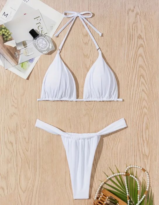 Черный и белый женский купальник раздельный шторки