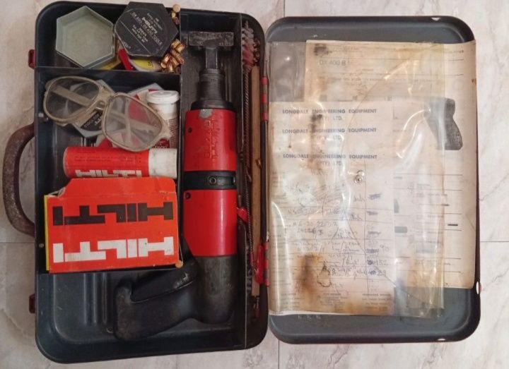 Hilti DX400 - Pistola de furar betão