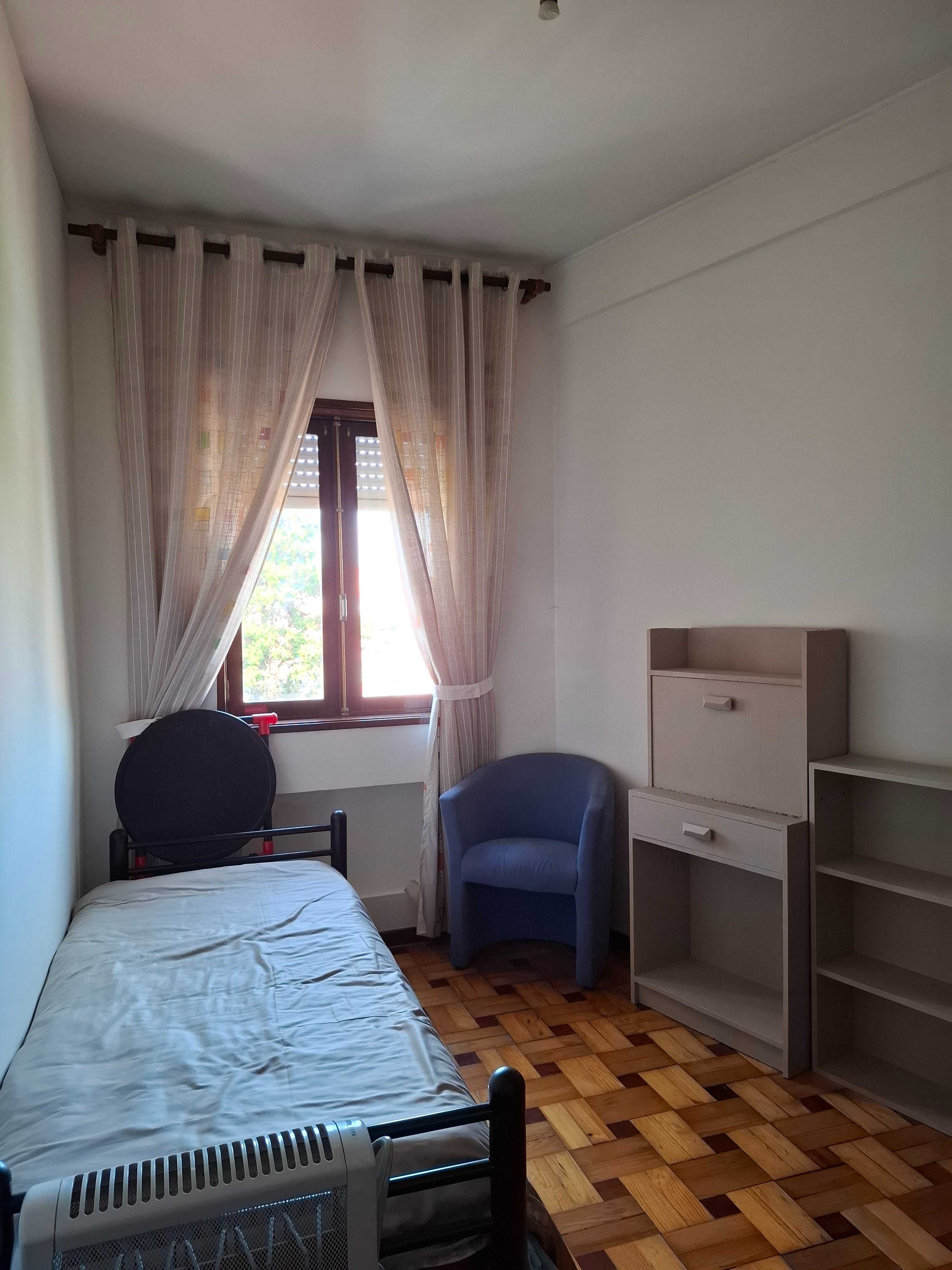 Quartos para Caloiras na Rua Pedro Hispano - Porto