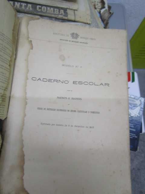 livro escolar muito antigo Liceu Camões