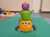FISHER PRICE Stworki Potworki piramidka FNV36