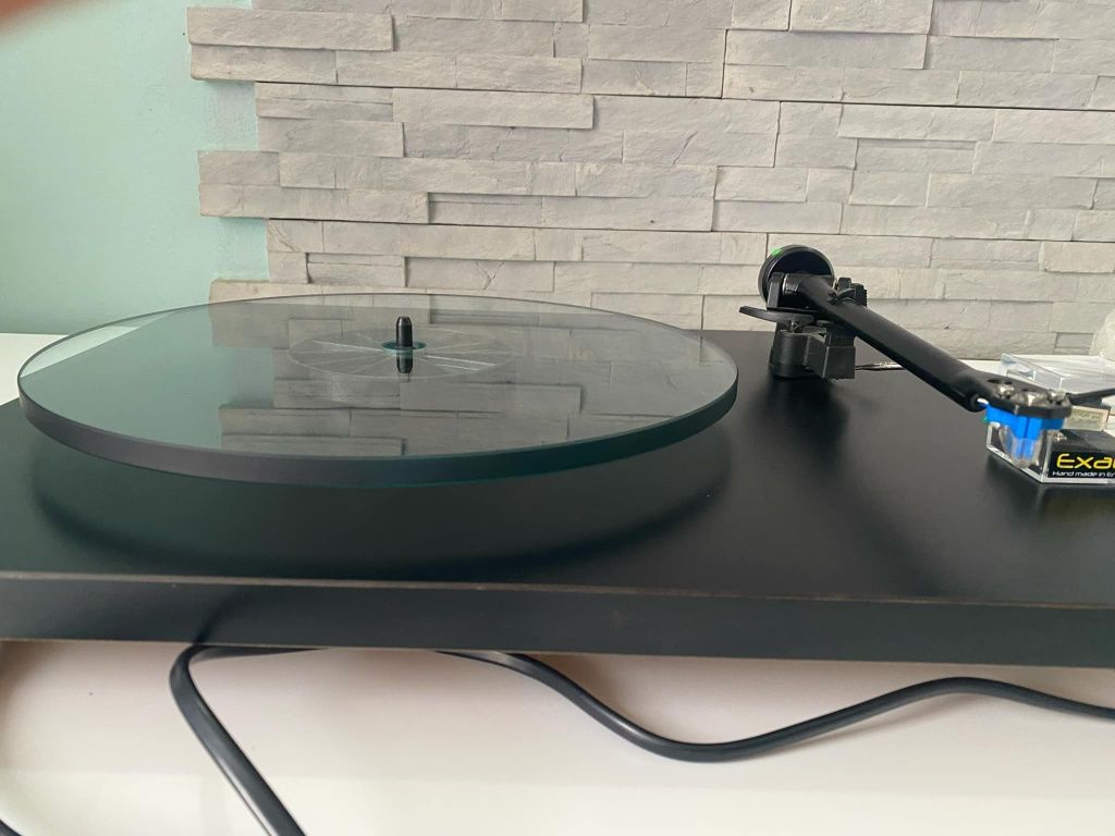 Sprzedam gramofon rega p 2