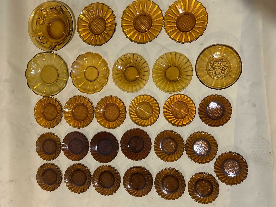 Zestaw PODSTAWEK,talerzyków MIODOWYCH - PRL - 28 sztuk !