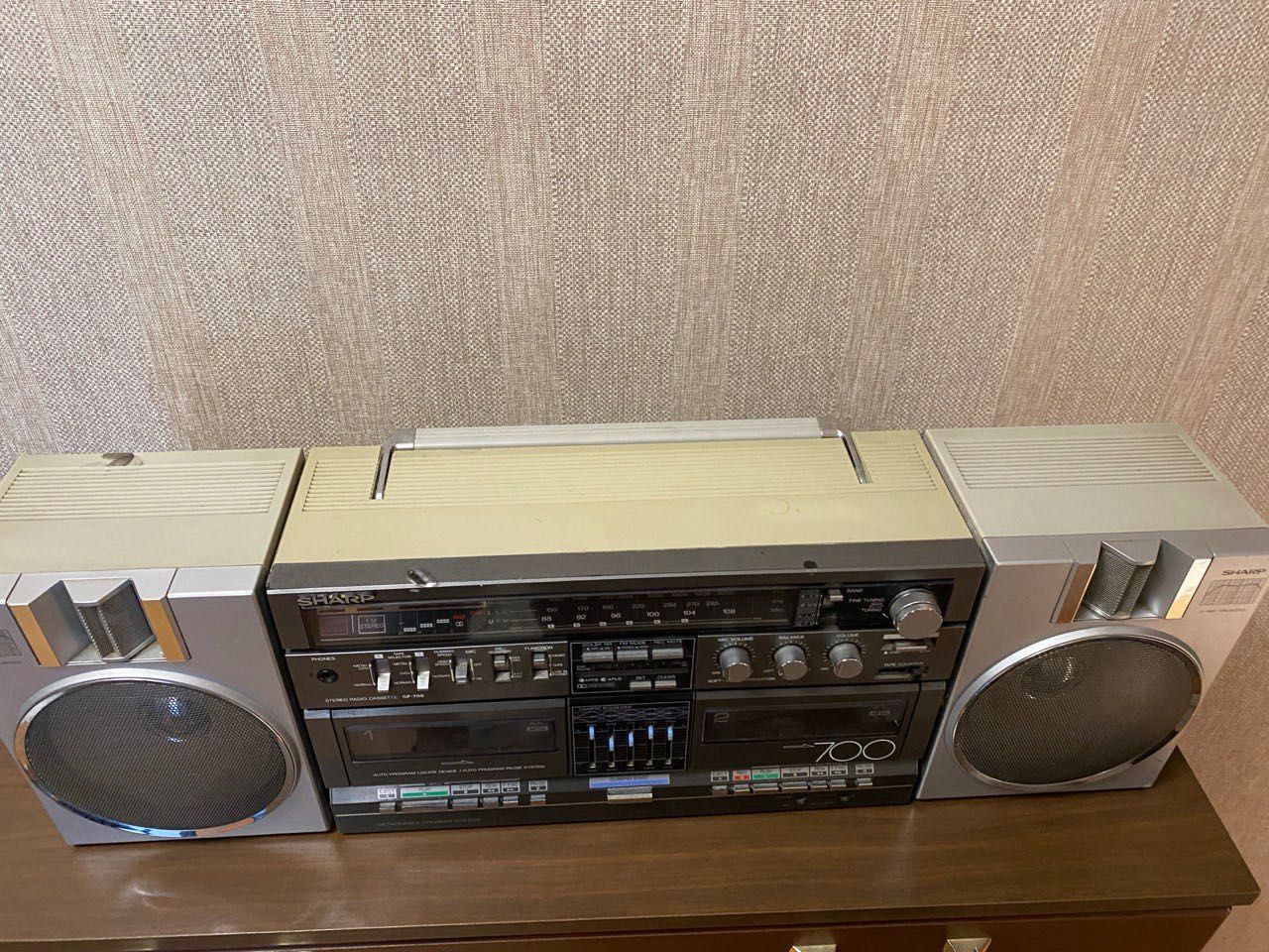 Магнітофон Sharp 700