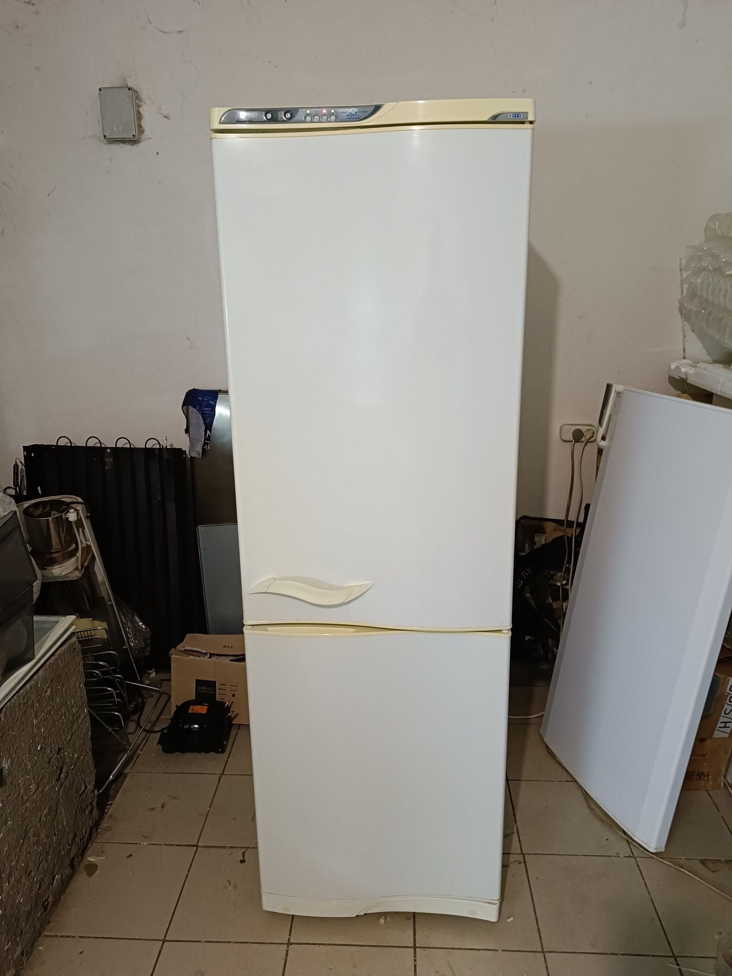 Продам холодильник Атлант б/у 2 компрессора