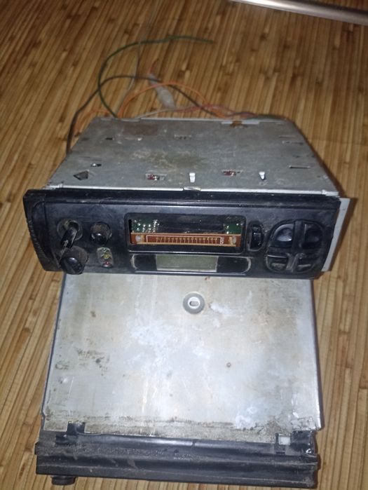 Машинные аудио магнитафоны плюс радио