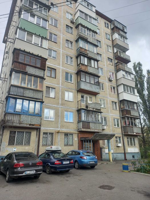 Продаж 2 - кімнатної квартири на проспекті Соборності, 11