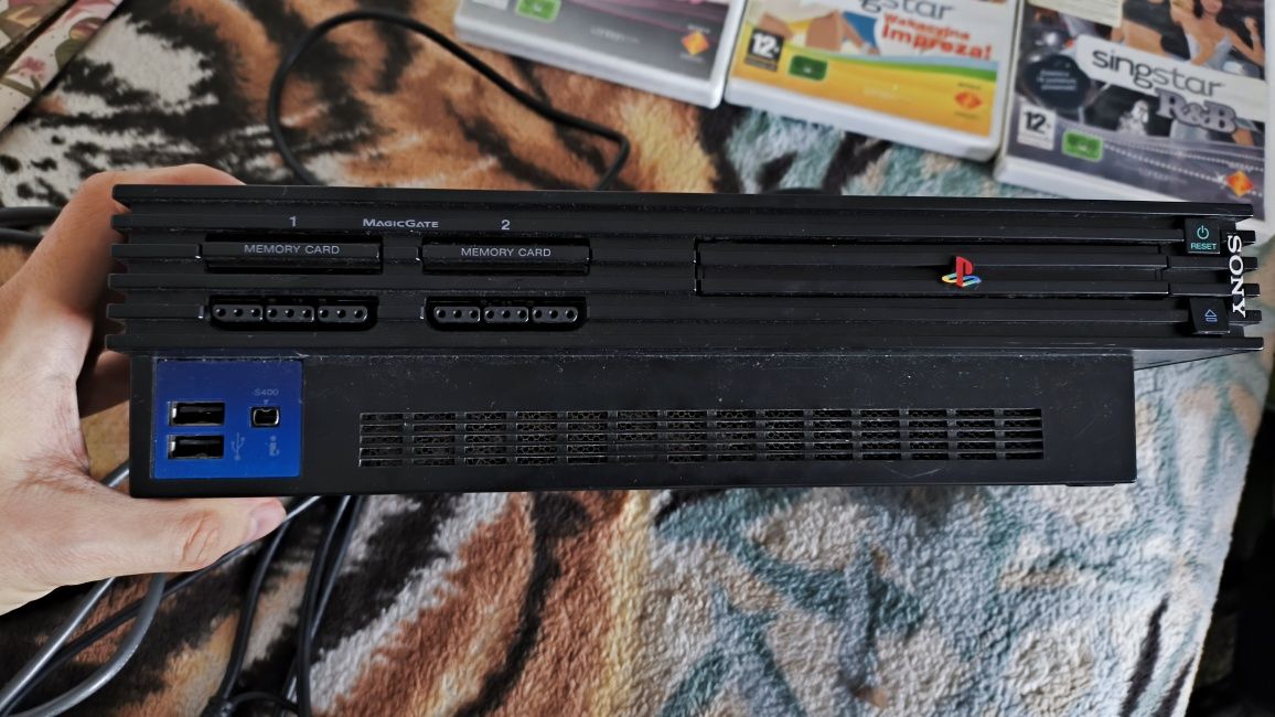 SCPH 30003 R PlayStation 2 Slim + pady, mikrofony i gry SingStar