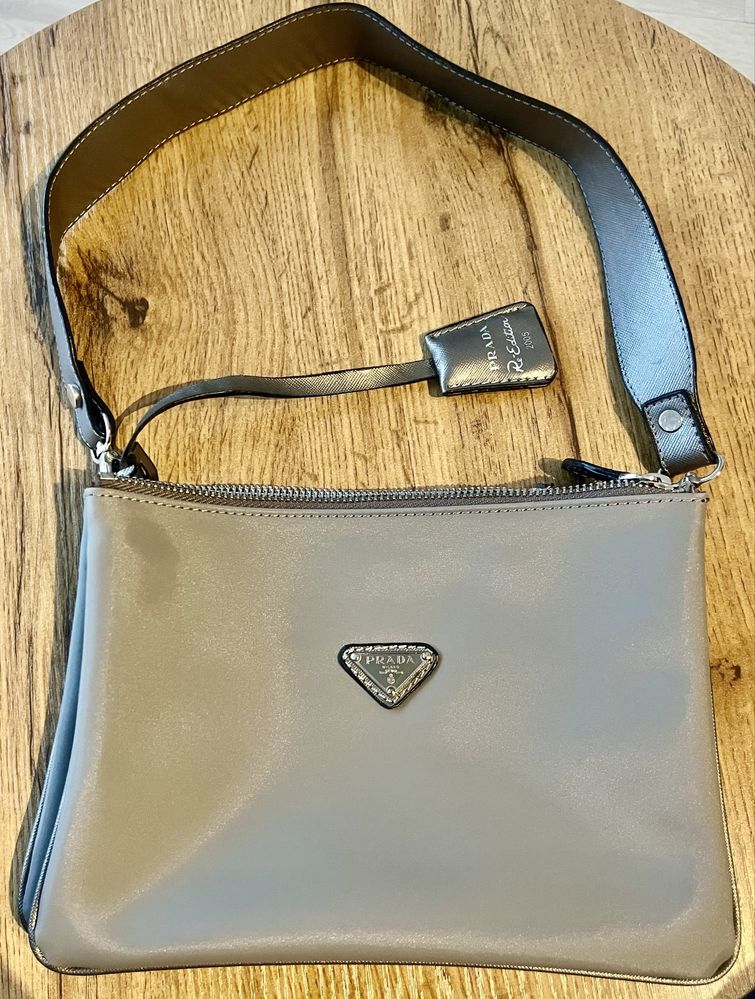 Prada Re Edition 2005 torebka torebeczka listonoszka