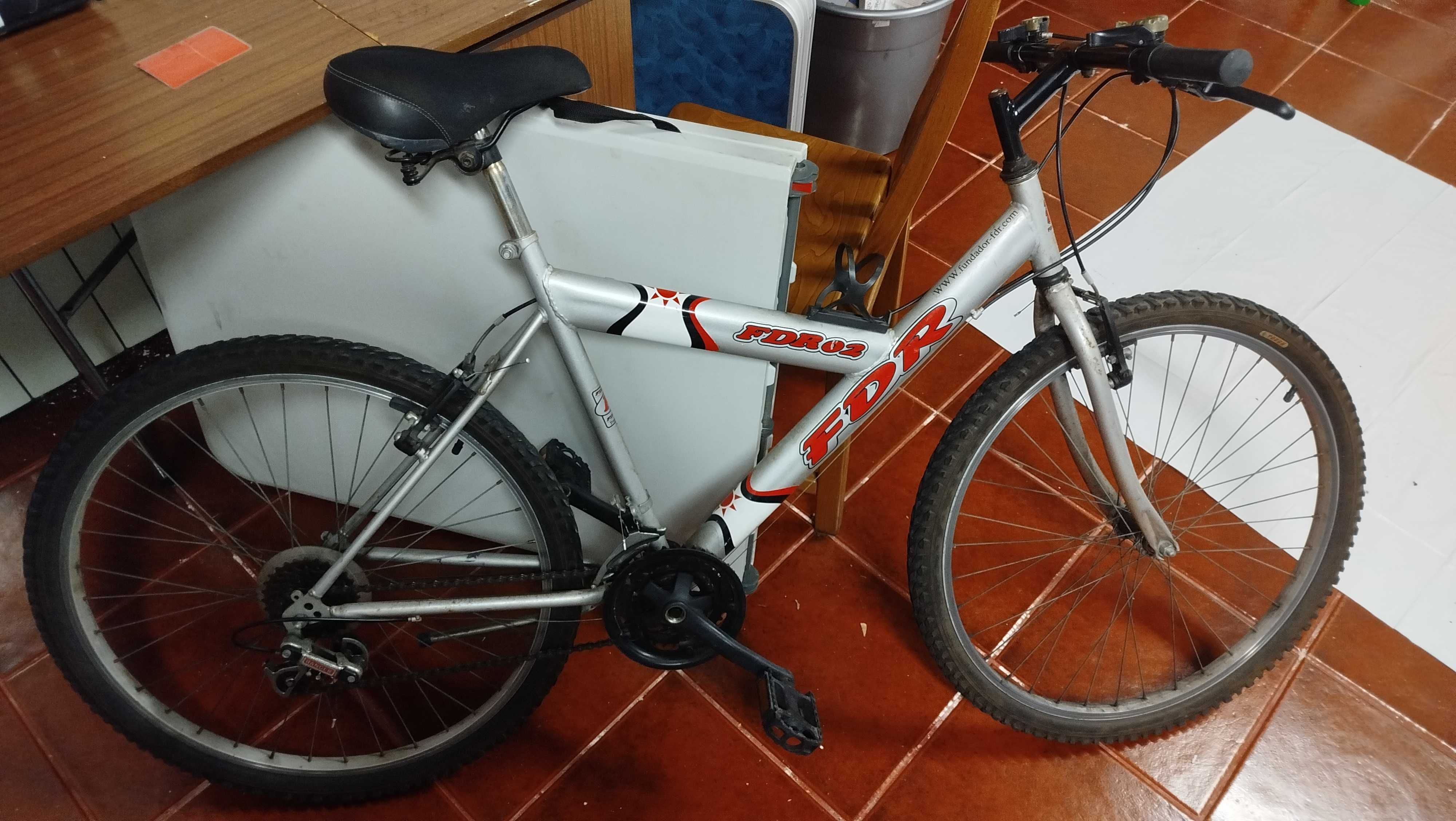 Bicicleta de montanha algumas falhas