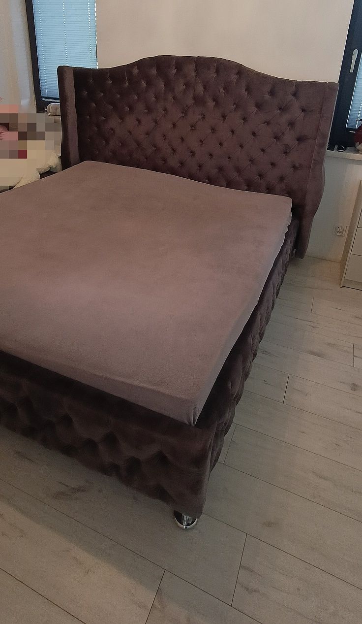 Łóżko duże tapicerowane z zagłówkiem plus materac