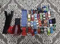 Kolekcja autek i motorów Hot Wheels plus 2 wyrzutnie