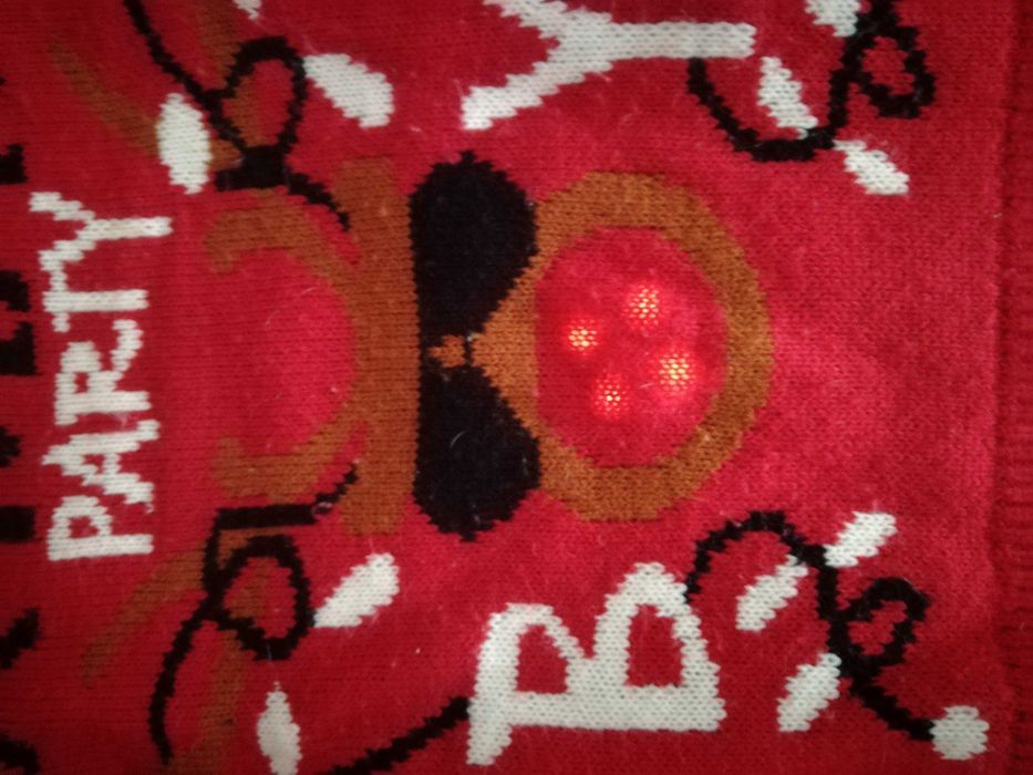 Camisola de lã com luzes e música feliz Natal Pepperts !
