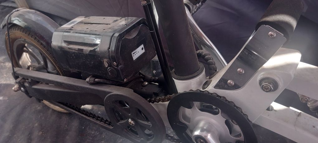 Bicicleta dobrável elétrica LG como nova